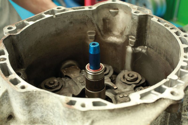 Sett for fjerning/installasjon av simring for dobbel clutch Ford 7821